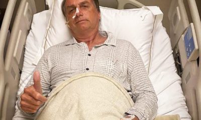 Presidente Jair Bolsonaro deitado em um leito do Hospital Vila Nova Star, em São Paulo
