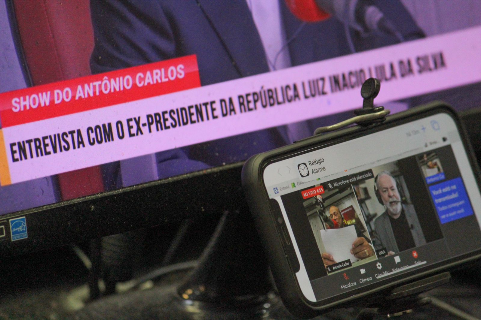 Lula concede entrevista à Super Rádio Tupi