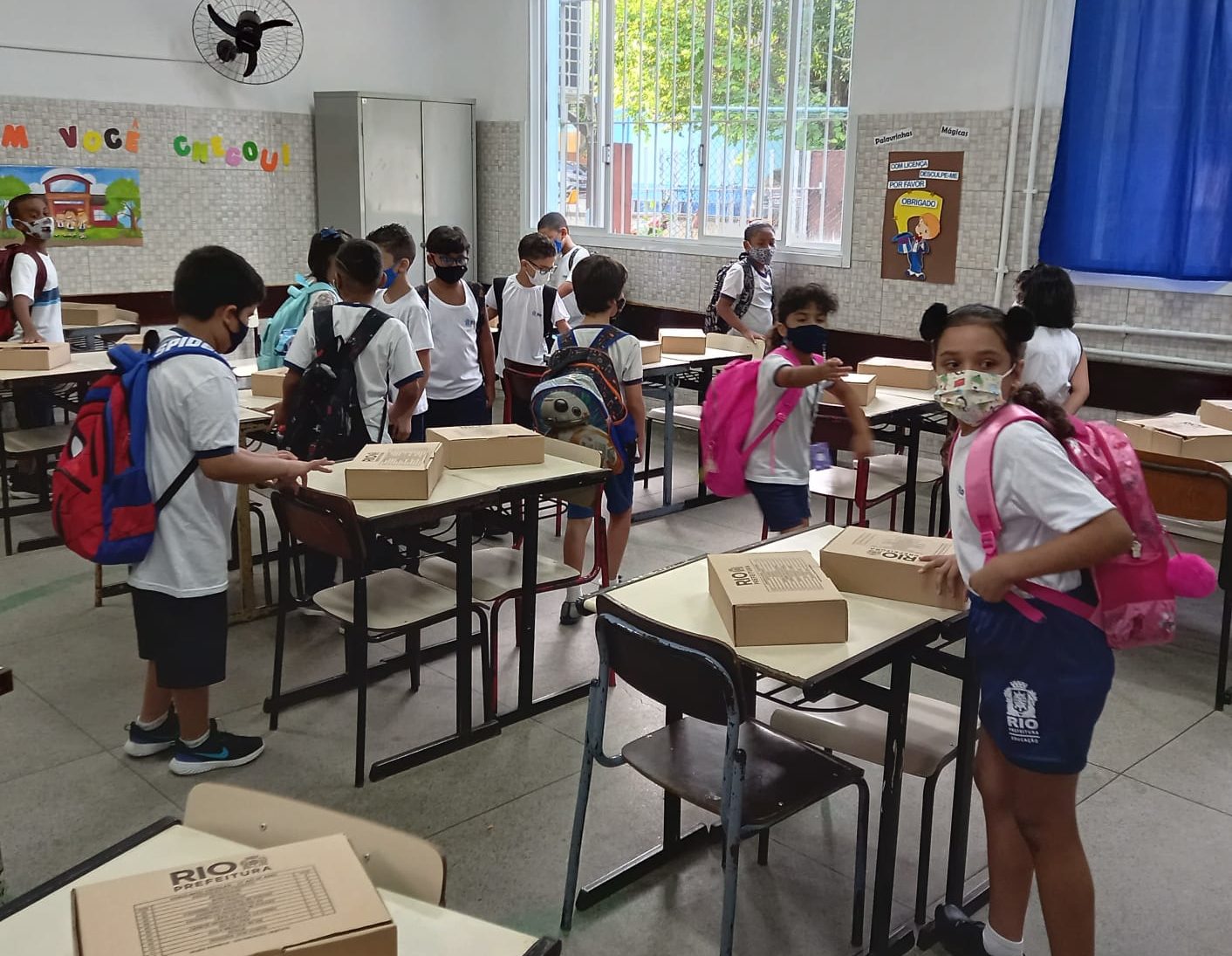 Alunos voltam às aulas na rede municipal do Rio