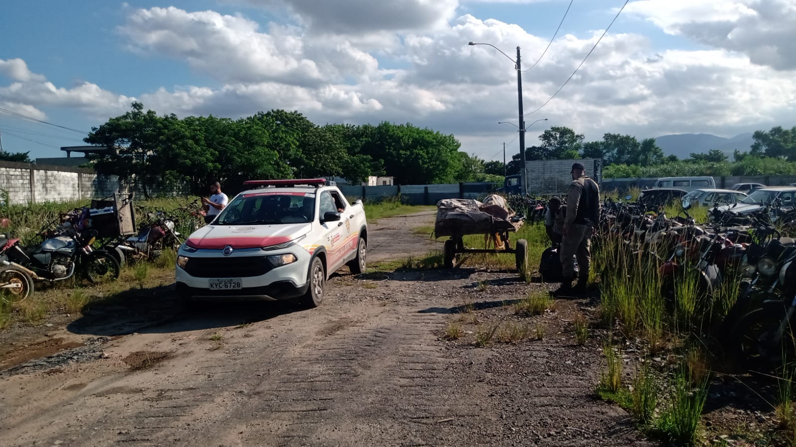 Dupla é detida por descarte ilegal de lixo em Belford Roxo