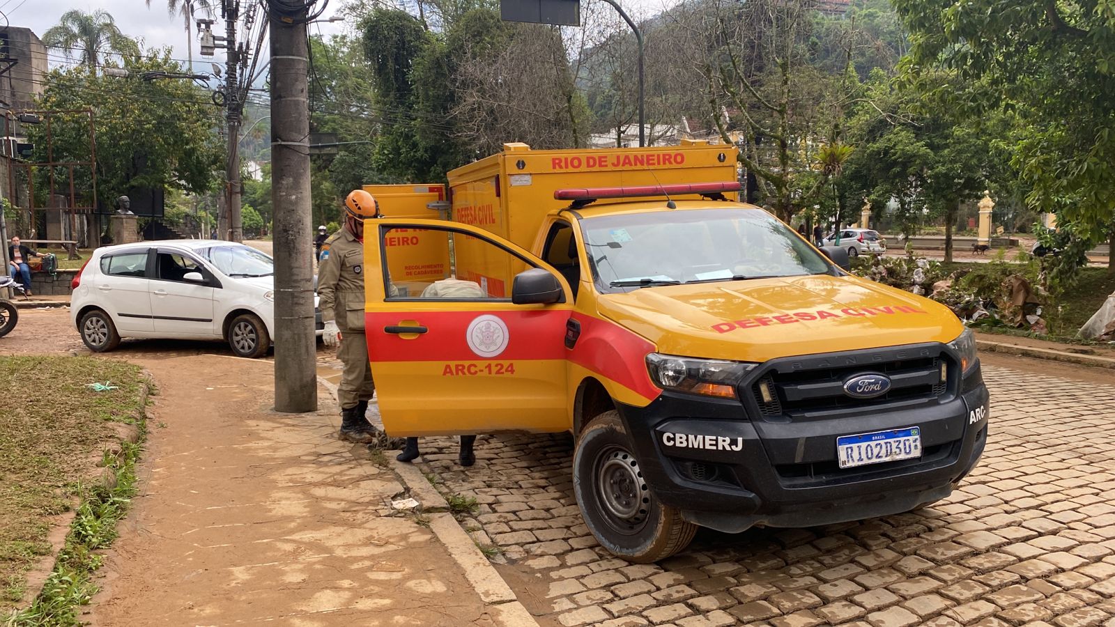 Viatura da Defesa Civil em Petrópolis