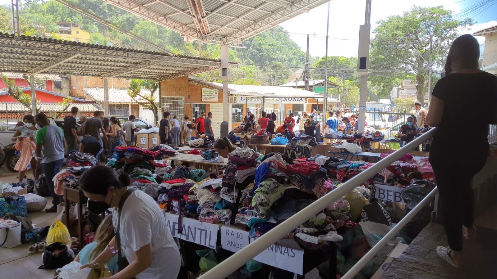 Paróquia Nossa Senhora do Divino Amor, no bairro de Corrêas, recebe doações