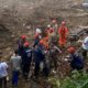 Bombeiros de outros estados se unem aos do RJ para ajudar em resgates em Petrópolis