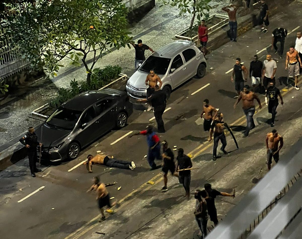 briga entre torcedores no Maracanã