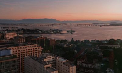 Vista aérea da Baía de Guanabara, no Rio