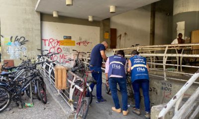 Ao todo, 16 bicicletas foram retiradas das grades e levadas para o depósito da Prefeitura, em Bonsucesso