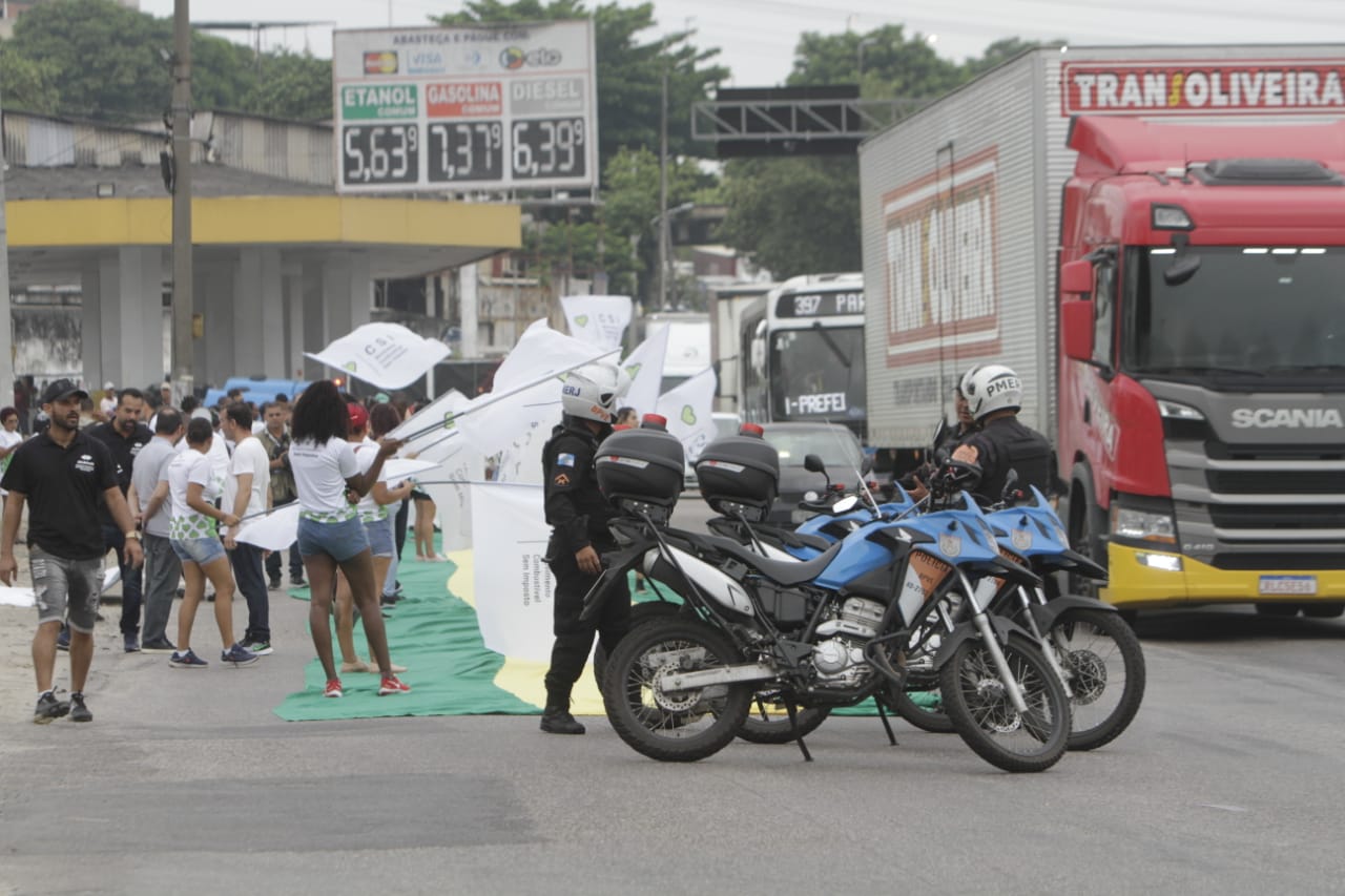 Protesto na Avenida Brasil contra o aumento do preço do combustível