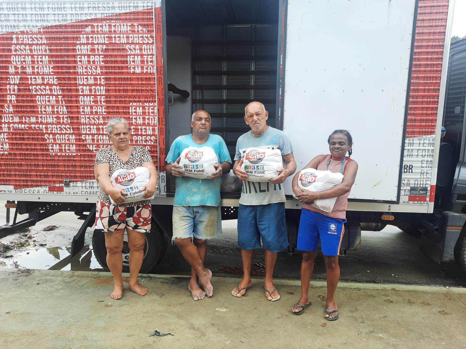 Ação da Cidadania distribui 20 toneladas de alimentos para vítimas das chuvas na Baixada Fluminense