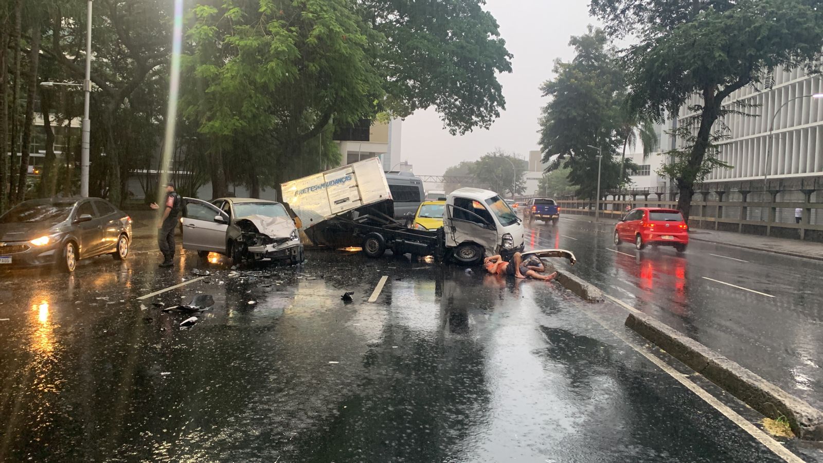 Acidente de trânsito na Avenida General Justo, no Centro do Rio