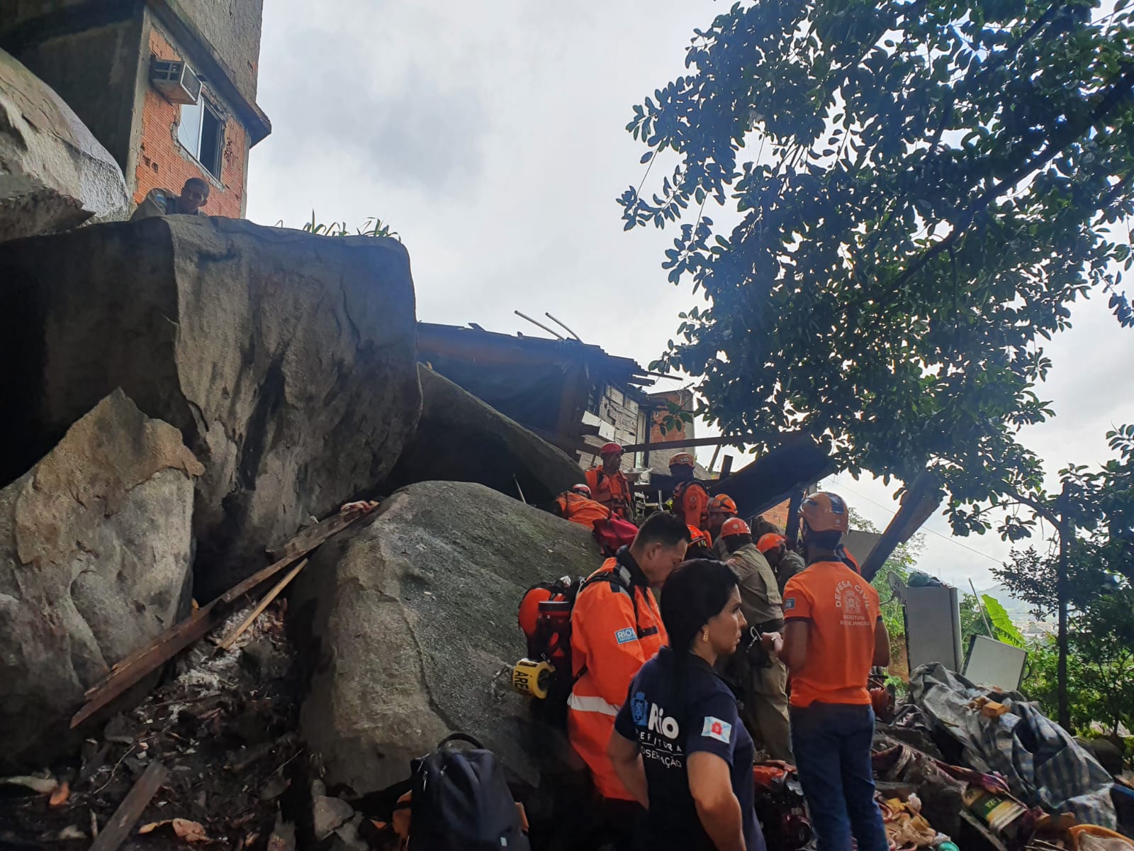 Deslizamento de pedra atingiu casa no Morro do Quieto