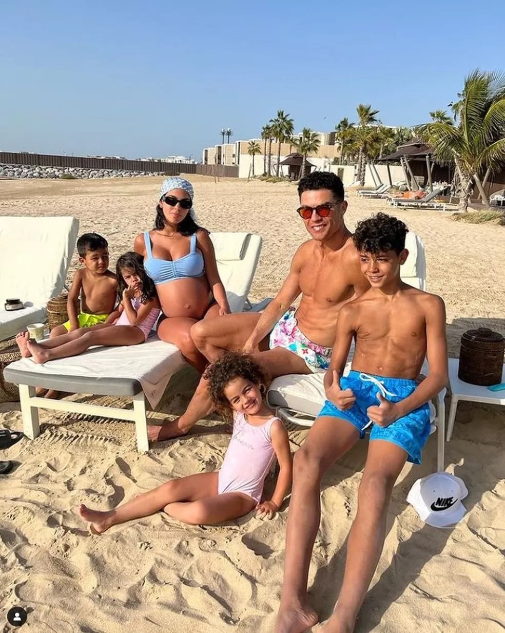 Cristiano Ronaldo com a esposa e os filhos