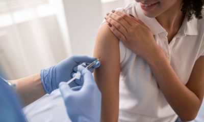 Especialista orienta população a tomar dose de reforço e vacina contra gripe