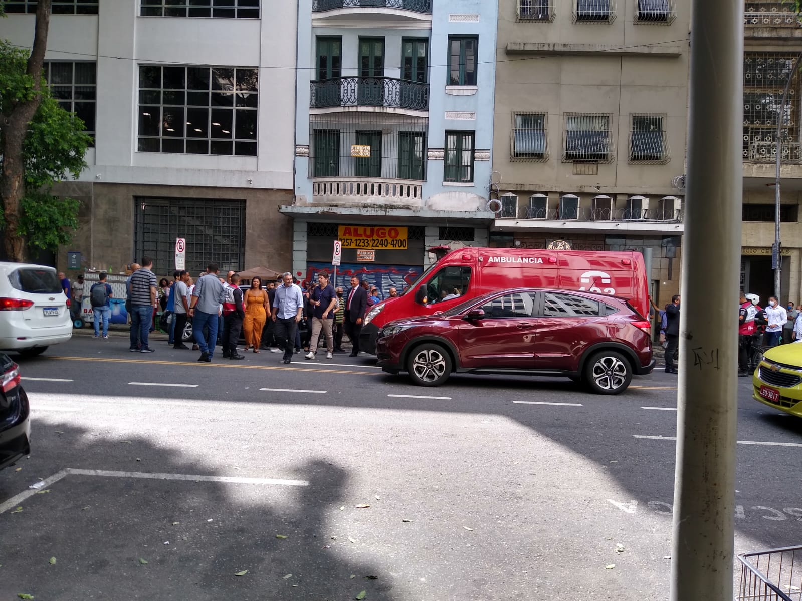 Assalto termina com 5 baleados no Centro do Rio