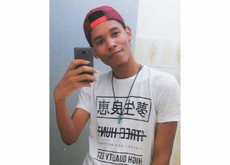 Mateus Domingues Carvalho, de 21 anos, atendendo do Mc Donald's atacado por um cliente