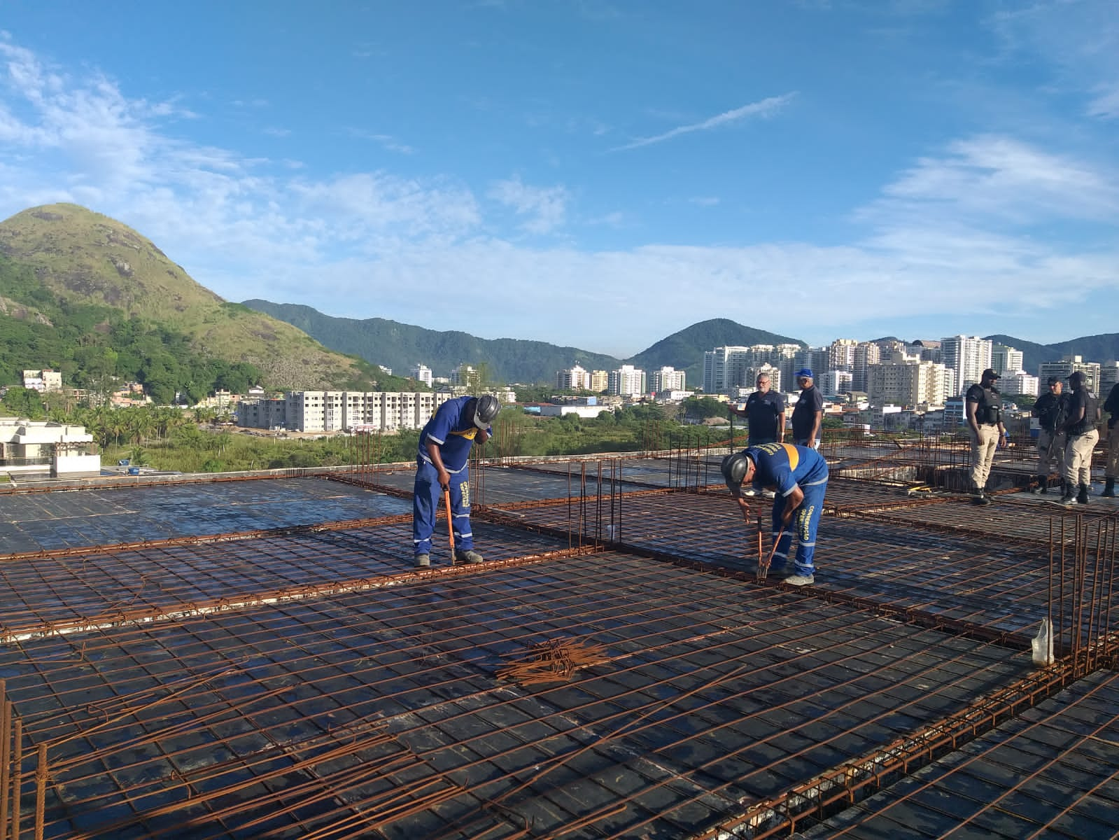 Demolição de prédio irregular no Recreio