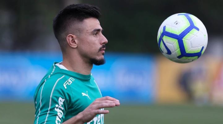 Willian durante treinamento do Palmeiras