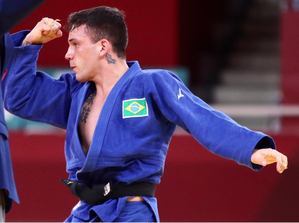 Judoca garante bronze para o Brasil