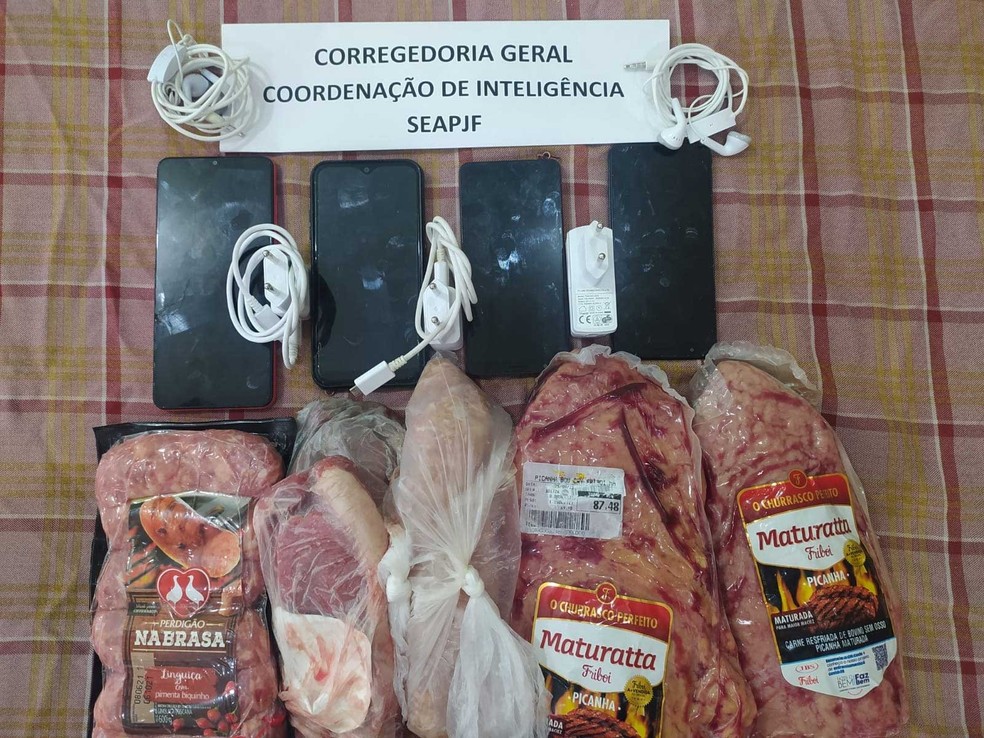 Carnes e celulares encontrados na cela de Glaidson