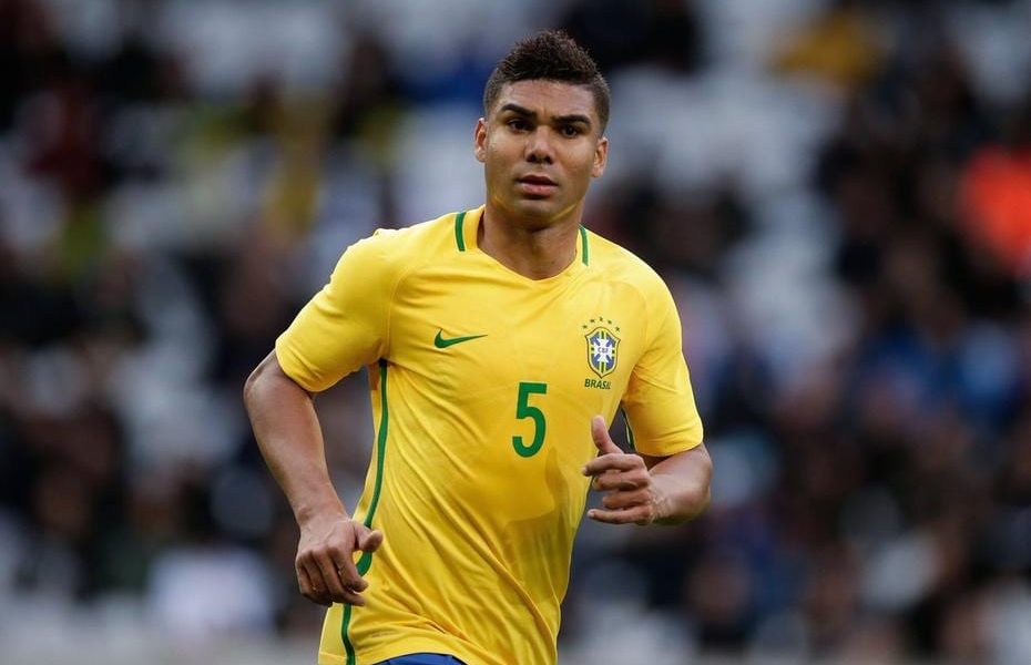 Melhor volante do mundo para Tite, líder Casemiro divide méritos