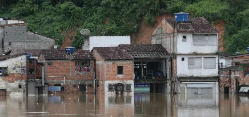 Imagem de área alagada na Bahia