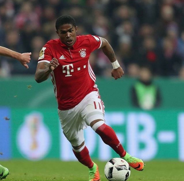 Agora é oficial! Douglas Costa está de volta ao Bayern de Munique