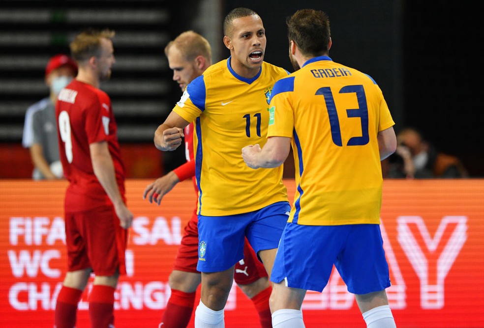 Brasil goleia a República Tcheca por 4 a 0 na segunda rodada do Grupo D da Copa do Mundo de futsal