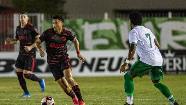 Flamengo empata com o Boavista e segue líder do Campeonato ...