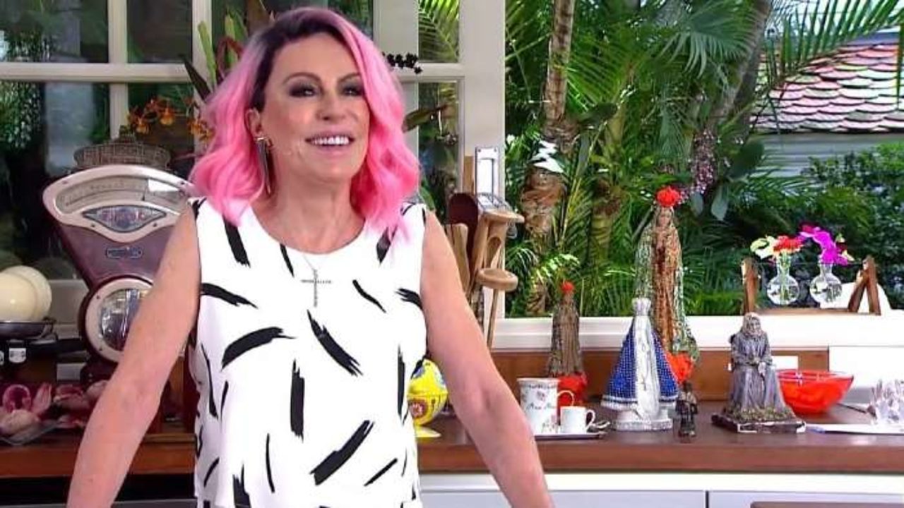 Ana Maria Braga revela o segredo do cabelo rosa e diz que se