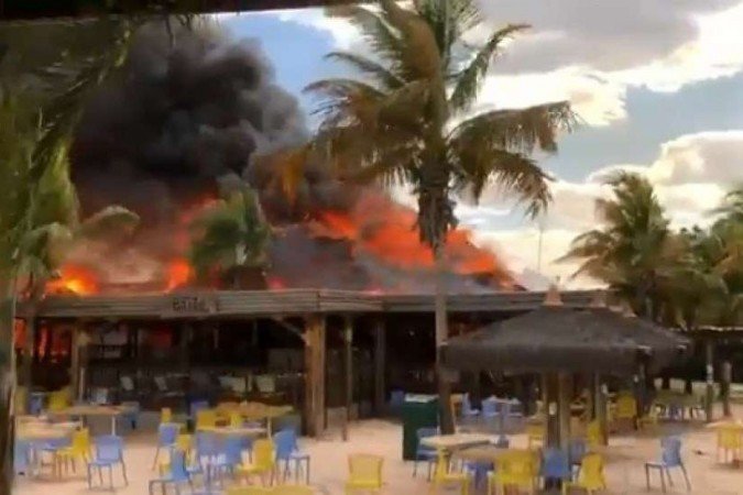 Na imagem, incêndio parque aquático Goiás