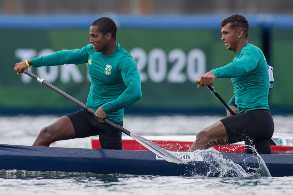 Brasileiros vencem repescagem e estão na semifinal