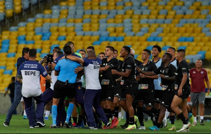 Confusão no clássico entre Botafogo e Fluminense