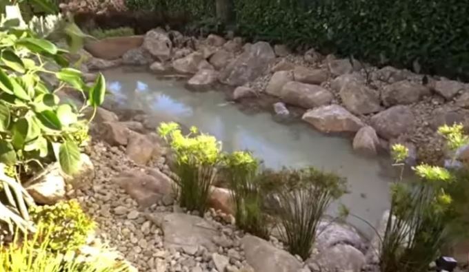 Lago artificial na mansão de Ana Hickmann