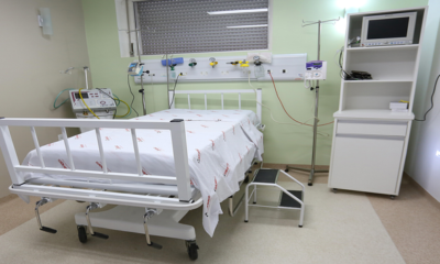 Imagem de um leito de hospital