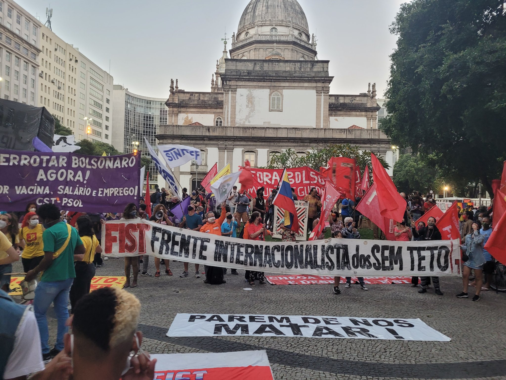 Protesto contra o Governo Federal termina em confusão no Centro do Rio (Reprodução: Redes Sociais)