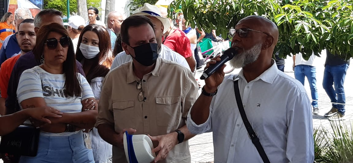 Imagem de Eduardo Paes com Filho de Monarco, Mauro