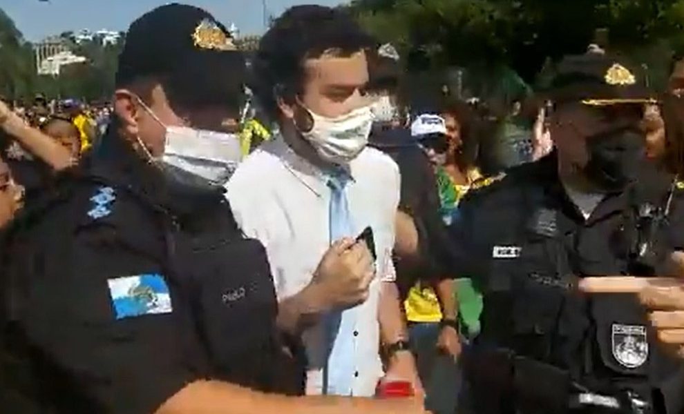 VÍdeo Repórter Da Cnn Brasil é Hostilizado Por Manifestantes Pró Bolsonaro Durante Motociata 0780