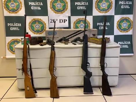 pistolas e carabinas apreendidas no méier