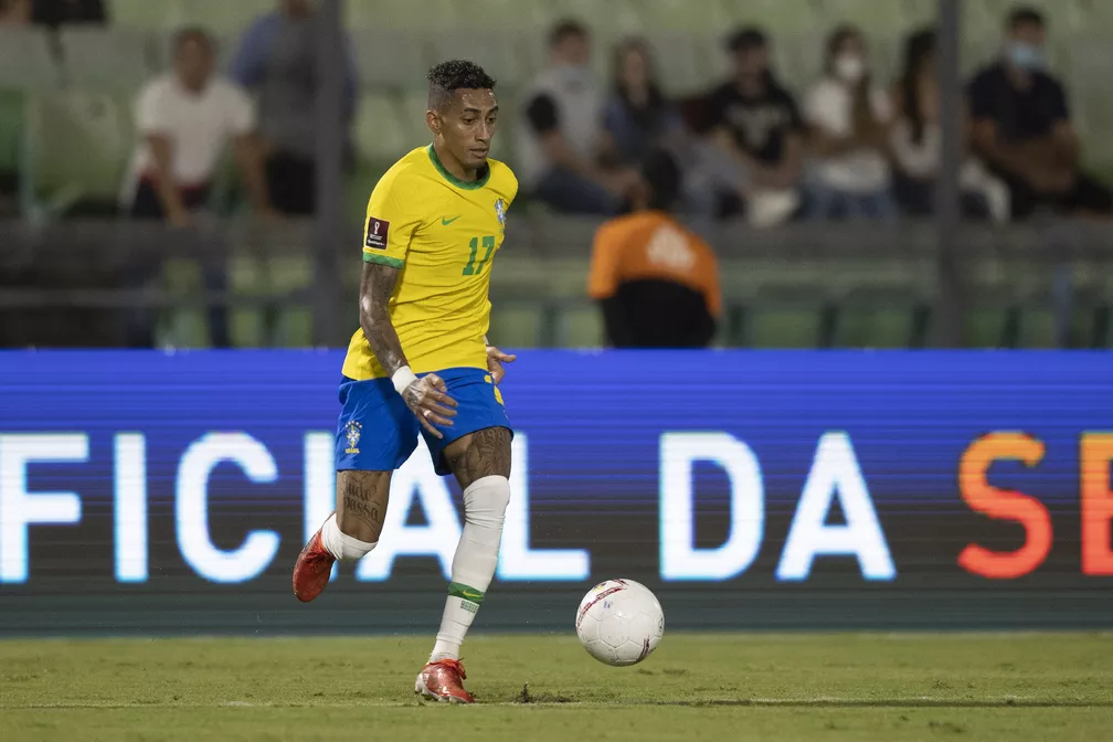 Raphinha em ação pela Seleção Brasileira