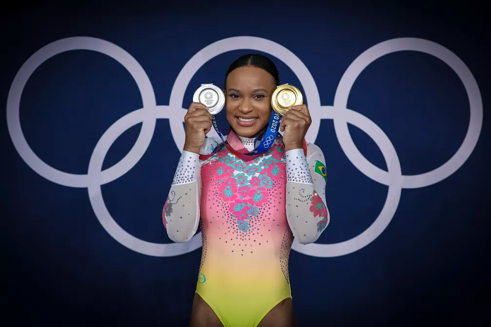 Rebeca Andrade é escolhida como porta-bandeira do Brasil no encerramento dos Jogos