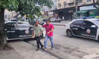 Traficante Fábio Pires dos Santos sendo conduzido à delegacia de Bonsucesso